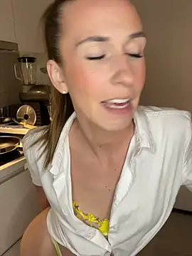 lola tentatiion online show from March 22, 8:26 pm