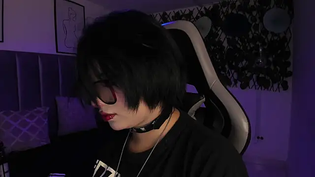 Kitty Gang online show from June 5, 1:45 am