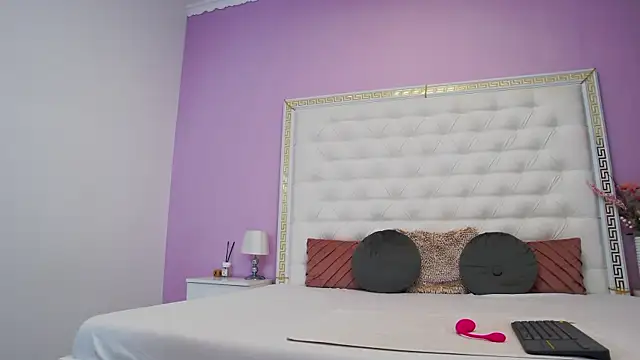 Lenna Paul online show from November 12, 4:57 am