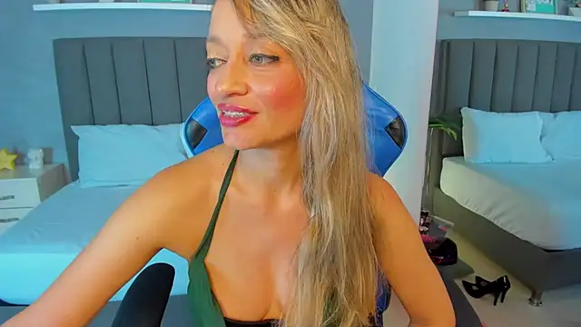 emma collson online show from October 4, 3:04 am