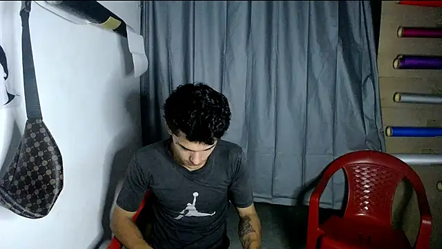 Snapshot of freddy_romas chatting on December 26, 3:59 am freddy romas online show from December 26, 3:59 am