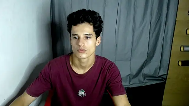 Snapshot of freddy_romas chatting on January 24, 12:20 am freddy romas online show from January 24, 12:20 am