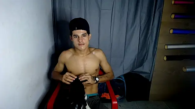 Snapshot of freddy_romas chatting on January 27, 1:37 am freddy romas online show from January 27, 1:37 am