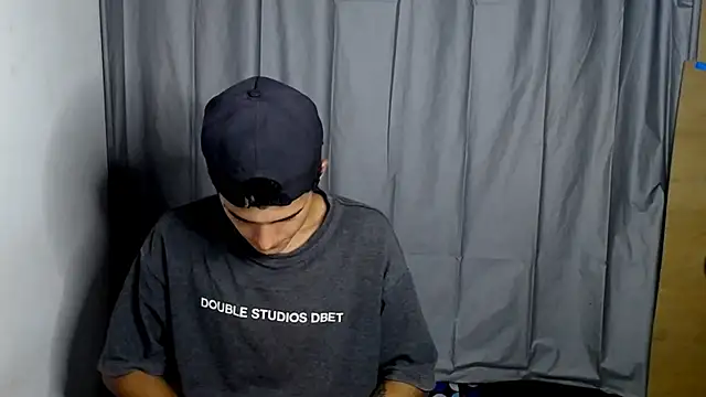 Snapshot of freddy_romas chatting on February 1, 11:58 pm freddy romas online show from February 1, 11:58 pm