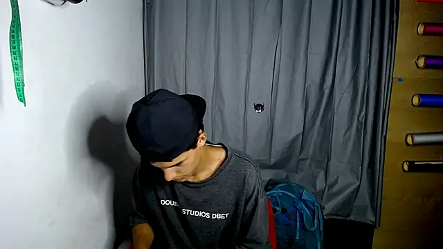 Snapshot of freddy_romas chatting on February 3, 12:15 am freddy romas online show from February 3, 12:15 am