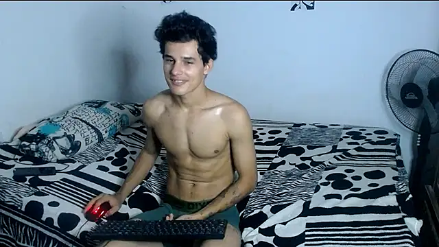 Snapshot of freddy_romas chatting on February 28, 1:26 am freddy romas online show from February 28, 1:26 am