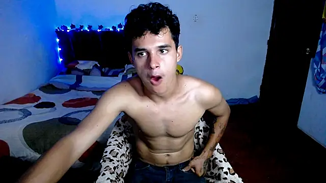 Snapshot of freddy_romas chatting on September 19, 2:57 am freddy romas online show from September 19, 2:57 am