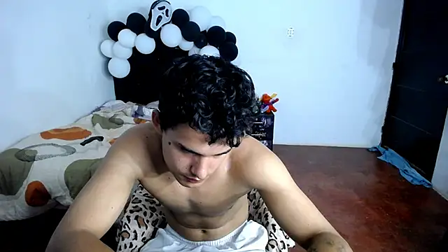 Snapshot of freddy_romas chatting on October 8, 3:59 am freddy romas online show from October 8, 3:59 am