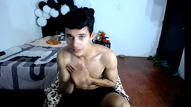 Snapshot of freddy_romas chatting on October 9, 11:58 pm freddy romas online show from October 9, 11:58 pm