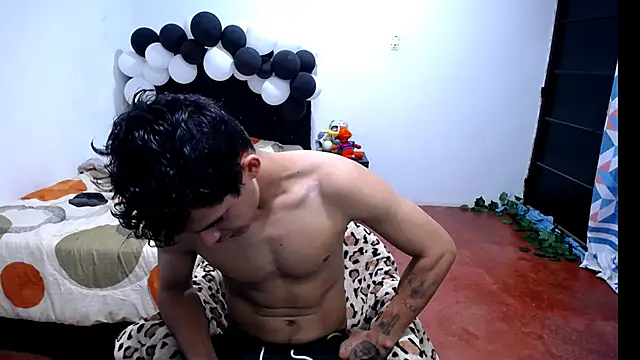 Snapshot of freddy_romas chatting on October 10, 1:54 pm freddy romas online show from October 10, 1:54 pm