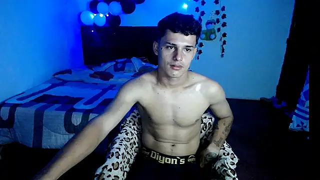 Snapshot of freddy_romas chatting on October 23, 1:05 am freddy romas online show from October 23, 1:05 am