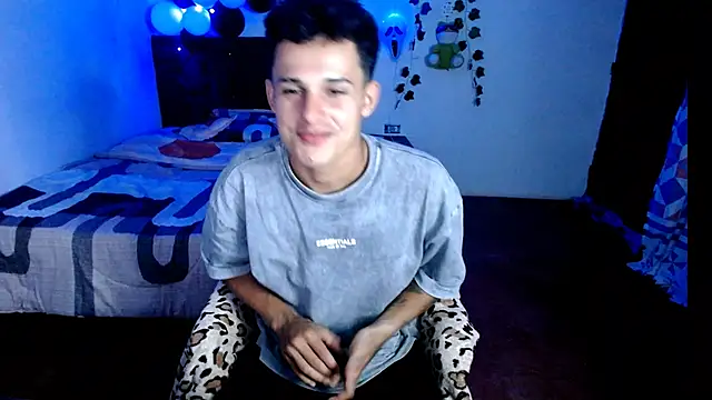 Snapshot of freddy_romas chatting on October 26, 1:33 am freddy romas online show from October 26, 1:33 am