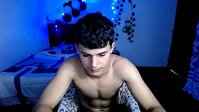 Snapshot of freddy_romas chatting on November 16, 3:39 pm freddy romas online show from November 16, 3:39 pm