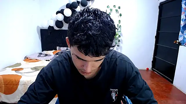 Snapshot of freddy_romas chatting on November 17, 2:12 pm freddy romas online show from November 17, 2:12 pm