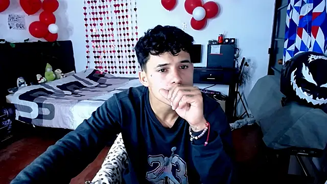 Snapshot of freddy_romas chatting on April 27, 12:03 pm freddy romas online show from April 27, 12:03 pm