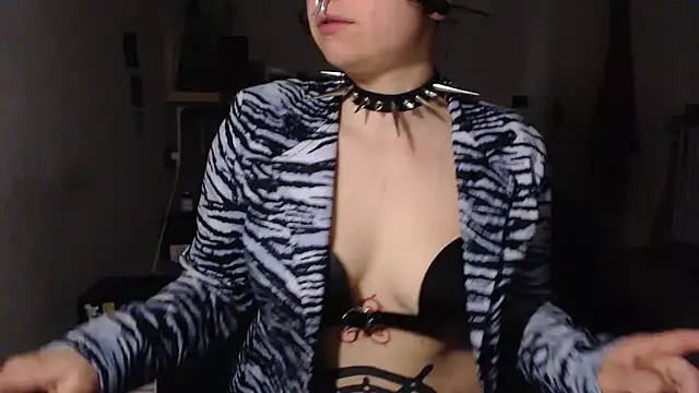 kinkyspirali online show from March 9, 9:03 pm