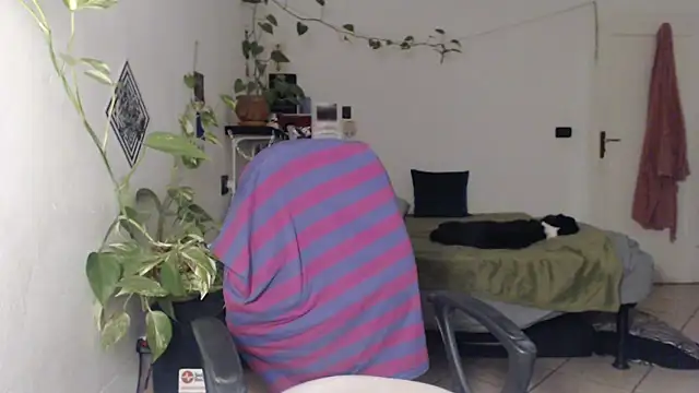 kinkyspirali online show from October 15, 8:31 pm