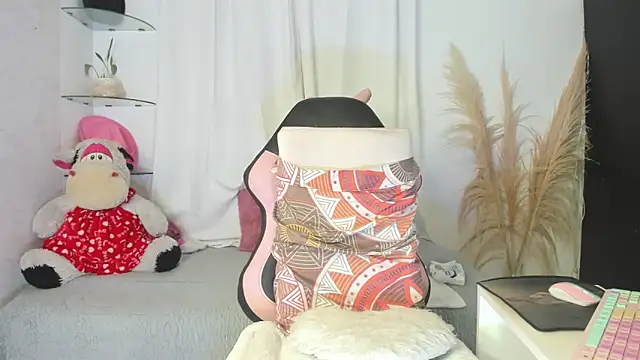 Leslie browm online show from February 6, 10:29 am