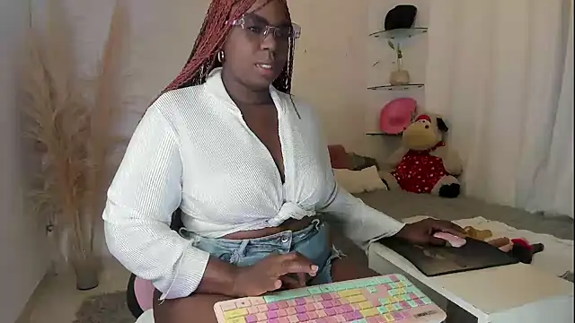 Snapshot of Leslie_browm chatting on June 4, 9:04 am Leslie browm online show from June 4, 9:04 am