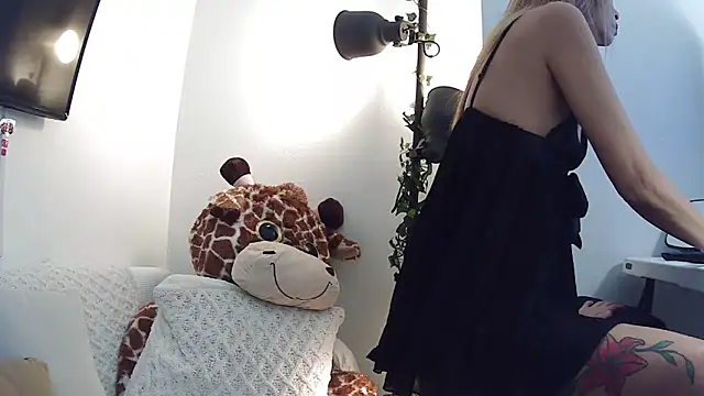 Snapshot of mysterymel chatting on March 8, 5:22 pm mysterymel online show from March 8, 5:22 pm