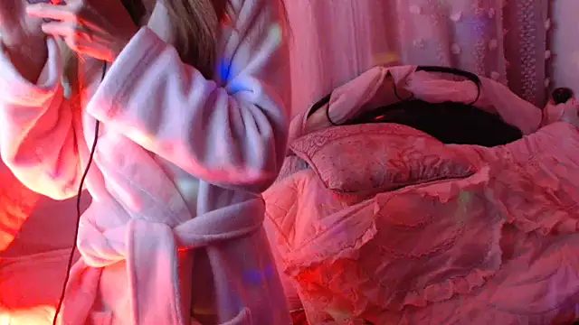 Snapshot of mysterymel chatting on October 19, 8:20 pm mysterymel online show from October 19, 8:20 pm