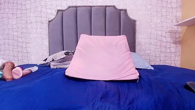 Snapshot of luce_williams chatting on March 15, 1:19 am luce williams online show from March 15, 1:19 am