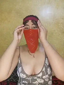 Lalou online show from December 7, 11:40 am