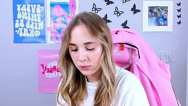 Snapshot of MiaMilas chatting on December 30, 12:42 pm MiaMilas online show from December 30, 12:42 pm