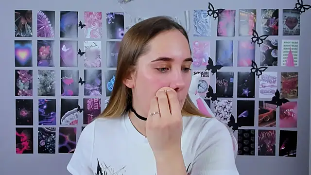 Snapshot of MiaMilas chatting on February 19, 7:50 am MiaMilas online show from February 19, 7:50 am