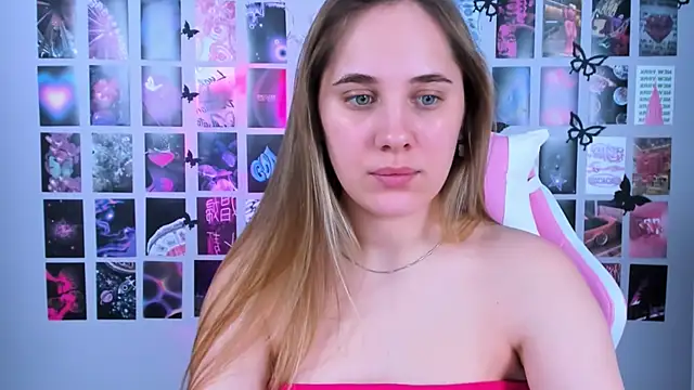 Snapshot of MiaMilas chatting on March 3, 5:31 am MiaMilas online show from March 3, 5:31 am