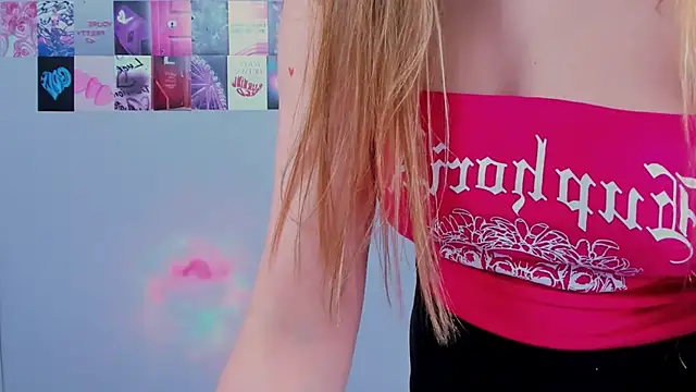 Snapshot of MiaMilas chatting on March 10, 9:43 am MiaMilas online show from March 10, 9:43 am