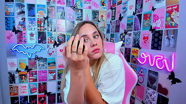 Snapshot of MiaMilas chatting on September 11, 9:15 pm MiaMilas online show from September 11, 9:15 pm