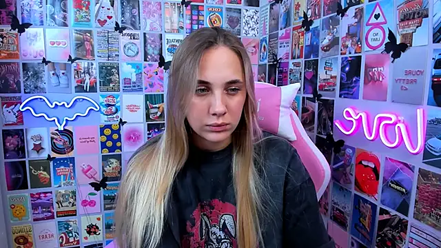 Snapshot of MiaMilas chatting on October 16, 5:14 pm MiaMilas online show from October 16, 5:14 pm