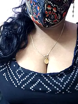 mallu-sumi online show from April 19, 6:10 pm