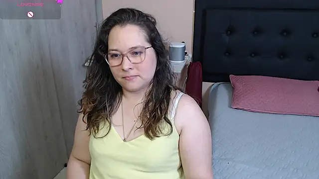 Snapshot of May_Carlier chatting on December 2, 3:37 am May Carlier online show from December 2, 3:37 am