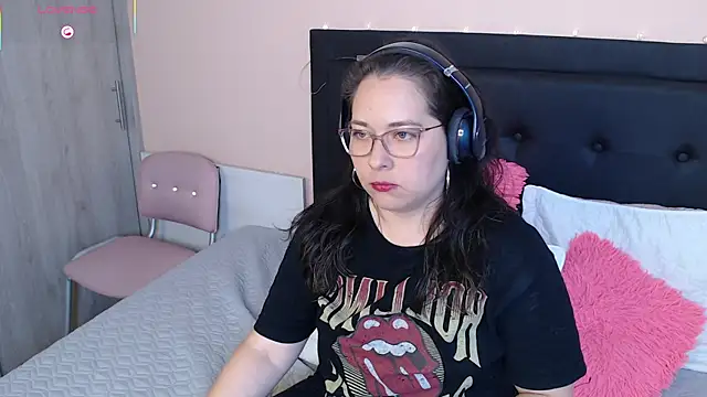 Snapshot of May_Carlier chatting on September 9, 1:16 am May Carlier online show from September 9, 1:16 am