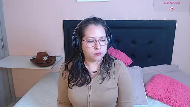 Snapshot of May_Carlier chatting on October 4, 1:36 am May Carlier online show from October 4, 1:36 am