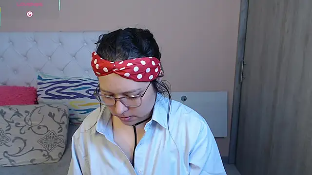 Snapshot of May_Carlier chatting on November 28, 2:14 am May Carlier online show from November 28, 2:14 am