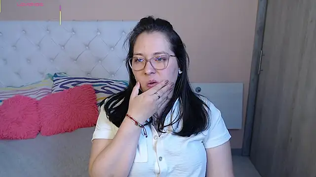 Snapshot of May_Carlier chatting on November 30, 6:28 am May Carlier online show from November 30, 6:28 am