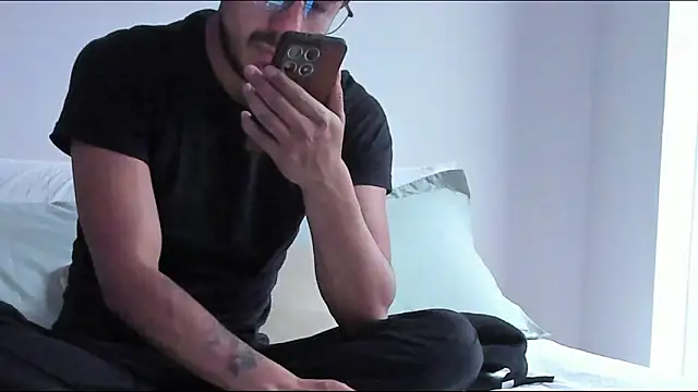 Snapshot of pablo-rincon95 chatting on March 19, 10:53 pm pablo-rincon95 online show from March 19, 10:53 pm