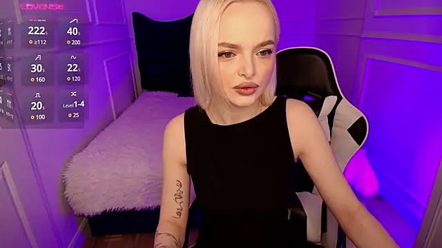 horny blondiee online show from January 14, 8:20 am