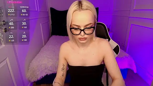 horny blondiee online show from January 31, 8:32 am