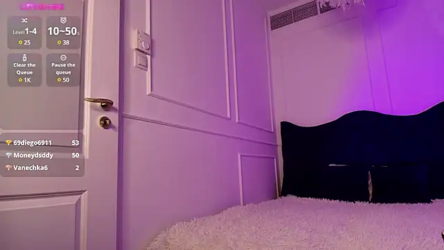 horny blondiee online show from February 7, 11:23 am