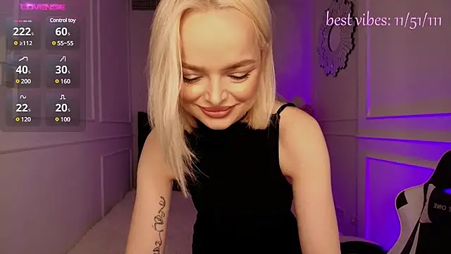 horny blondiee online show from February 22, 8:29 am