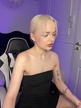 horny blondiee online show from March 23, 8:15 am