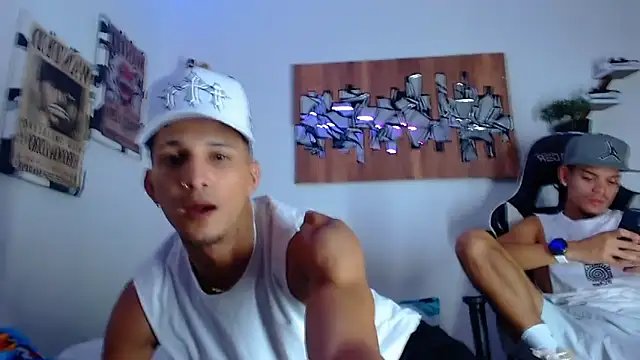 Friendsofeverything  online show from April 22, 12:02 am