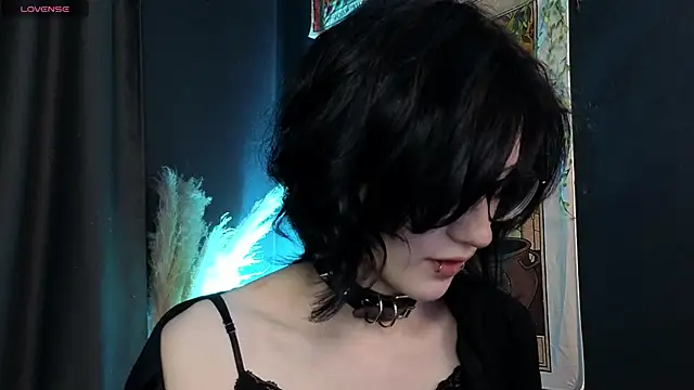 Snapshot of dark_vamp_ chatting on December 5, 9:17 pm dark vamp online show from December 5, 9:17 pm