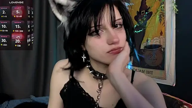 Snapshot of dark_vamp_ chatting on December 6, 3:30 am dark vamp online show from December 6, 3:30 am