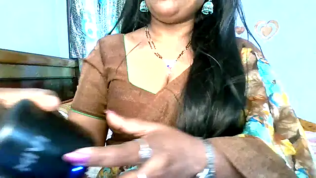 Snapshot of honey-sexy chatting on March 8, 5:22 am honey-sexy online show from March 8, 5:22 am