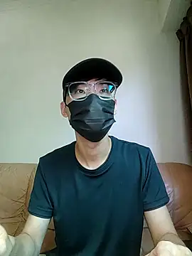 Snapshot of Yang_1069 chatting on October 17, 1:20 am Yang 1069 online show from October 17, 1:20 am